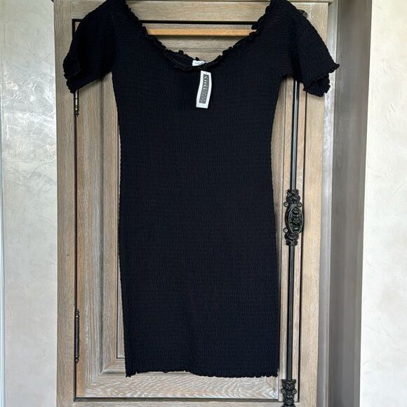 Fifth & Mode Carmen Smocked Mini Dress size Large in Black NWT - Picture 3 of 15